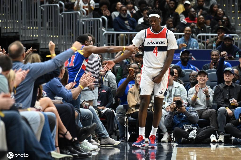 季前赛-迪班萨14+7浓眉哥两双 奇才加时险胜活塞