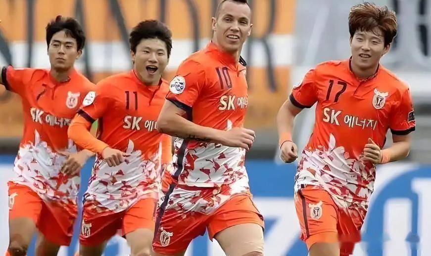 原创
            韩职｜首尔FC vs 济州SK：领头羊最怕的对手来了